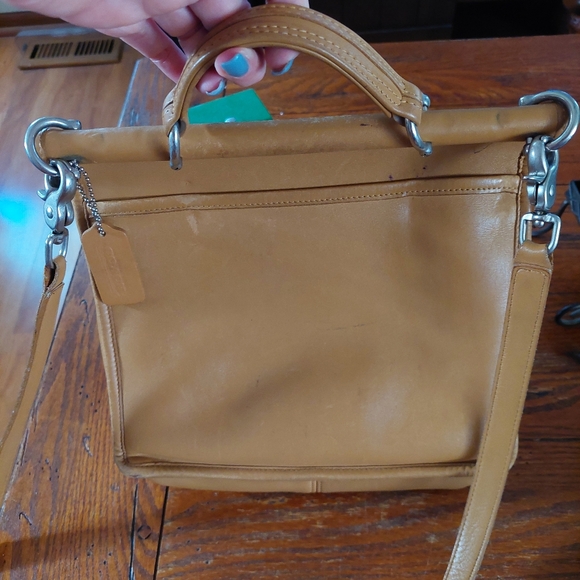 Vintage Willis Leather Coach - Picture 3 of 8